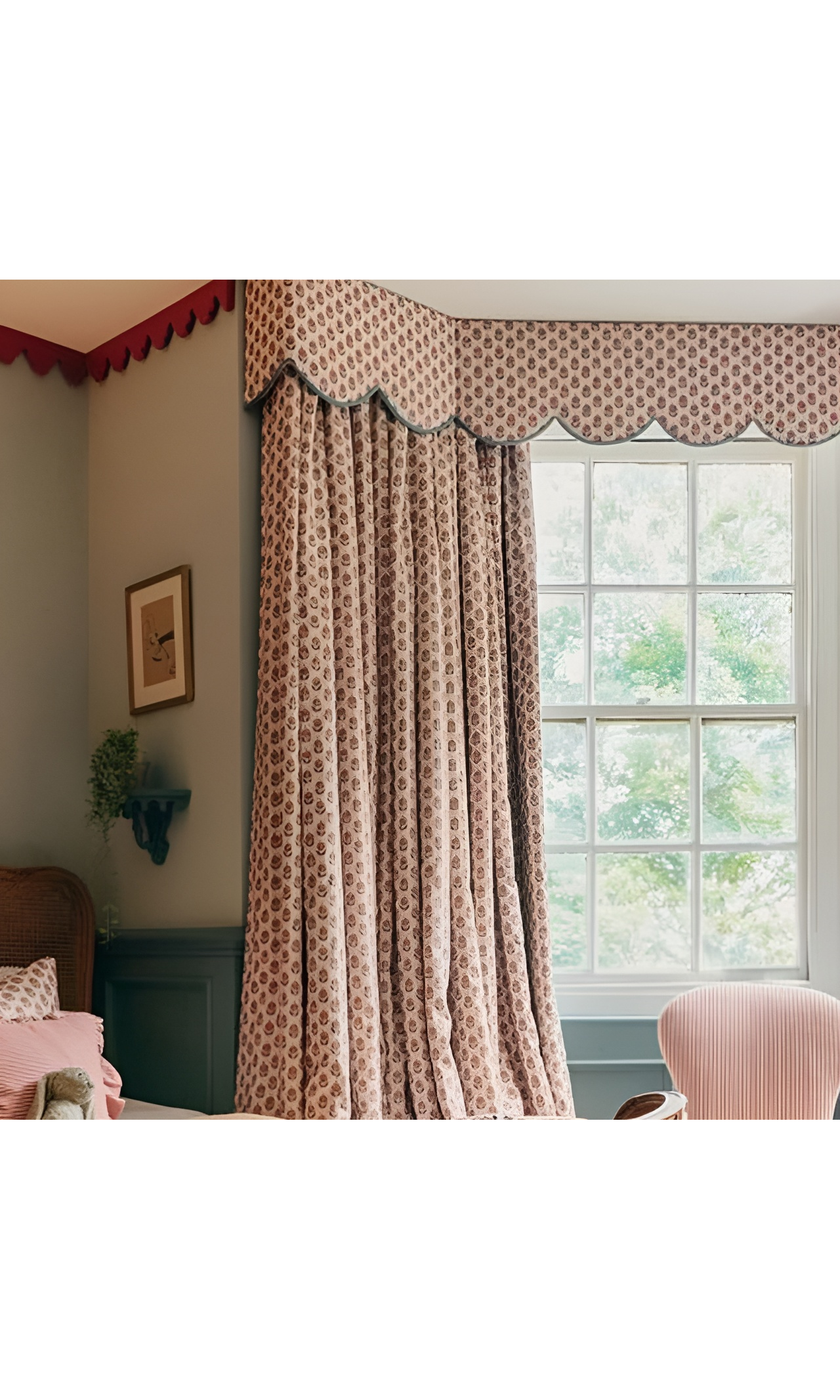 Board Mounted Scalloped Window Valance