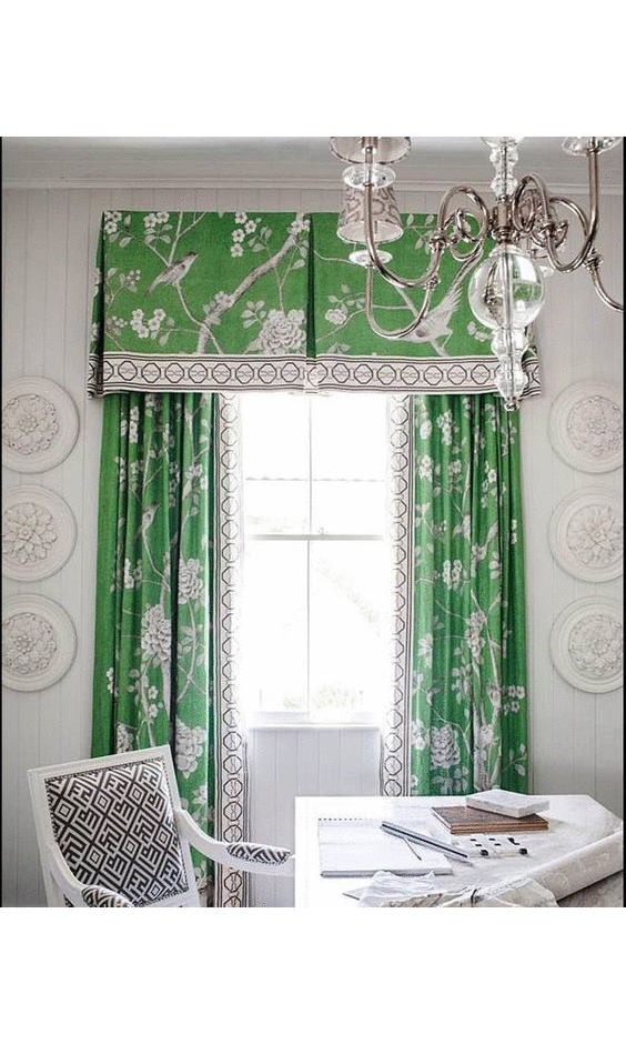Box pleat valance with trim