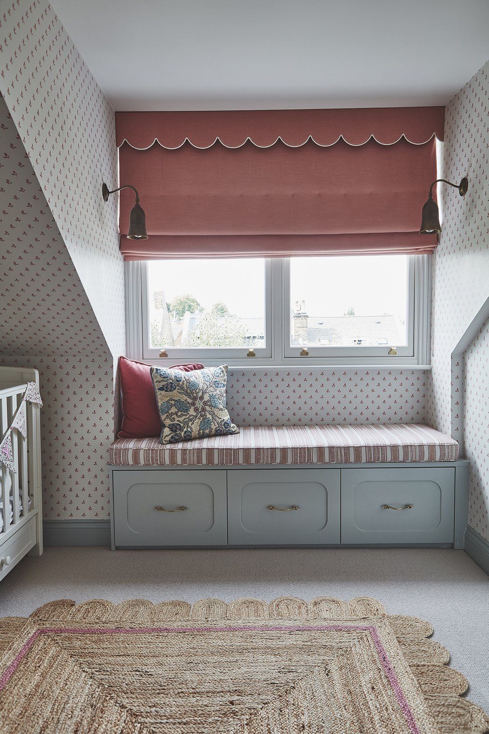 Board Mounted Scalloped Window Valance