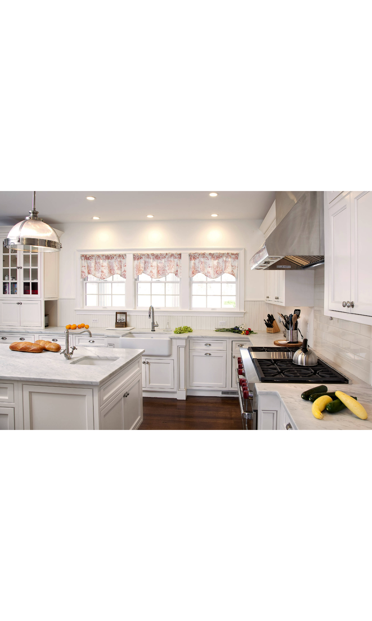 Pole mounted scalloped valance for kitchen