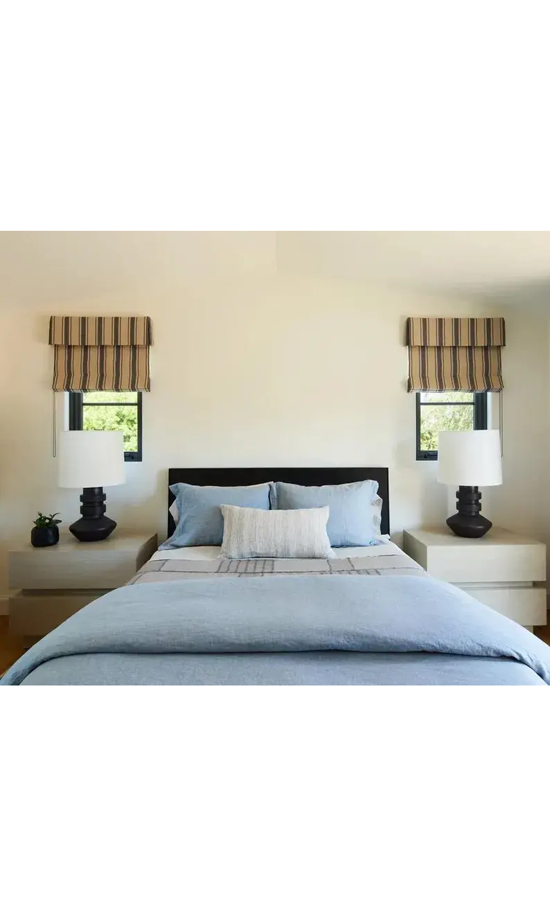 Board mounted flat valance