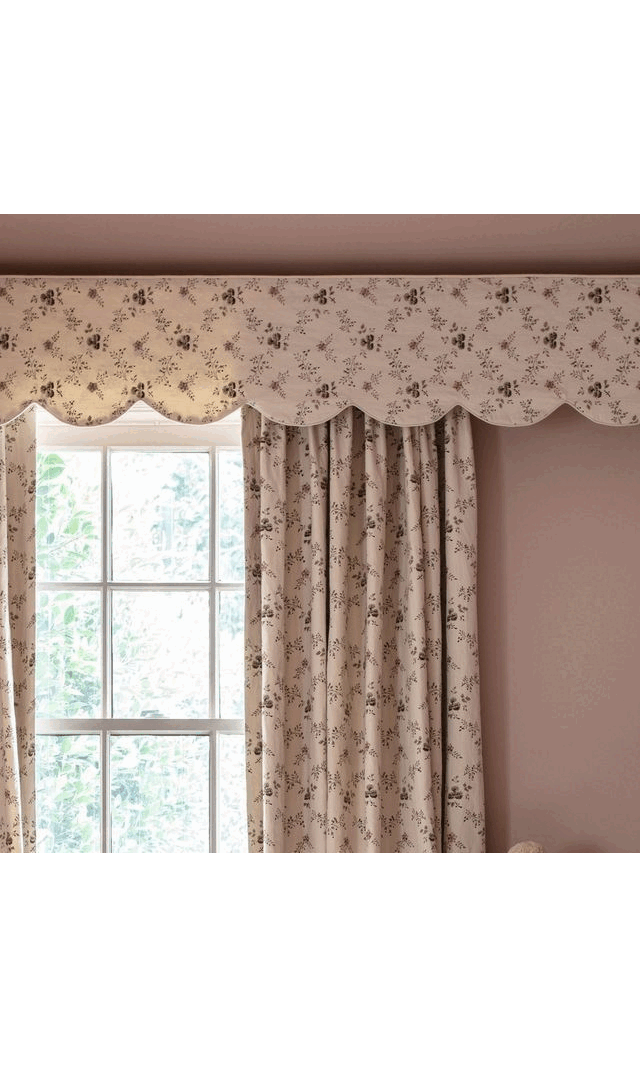 Board Mounted Scalloped Window Valance