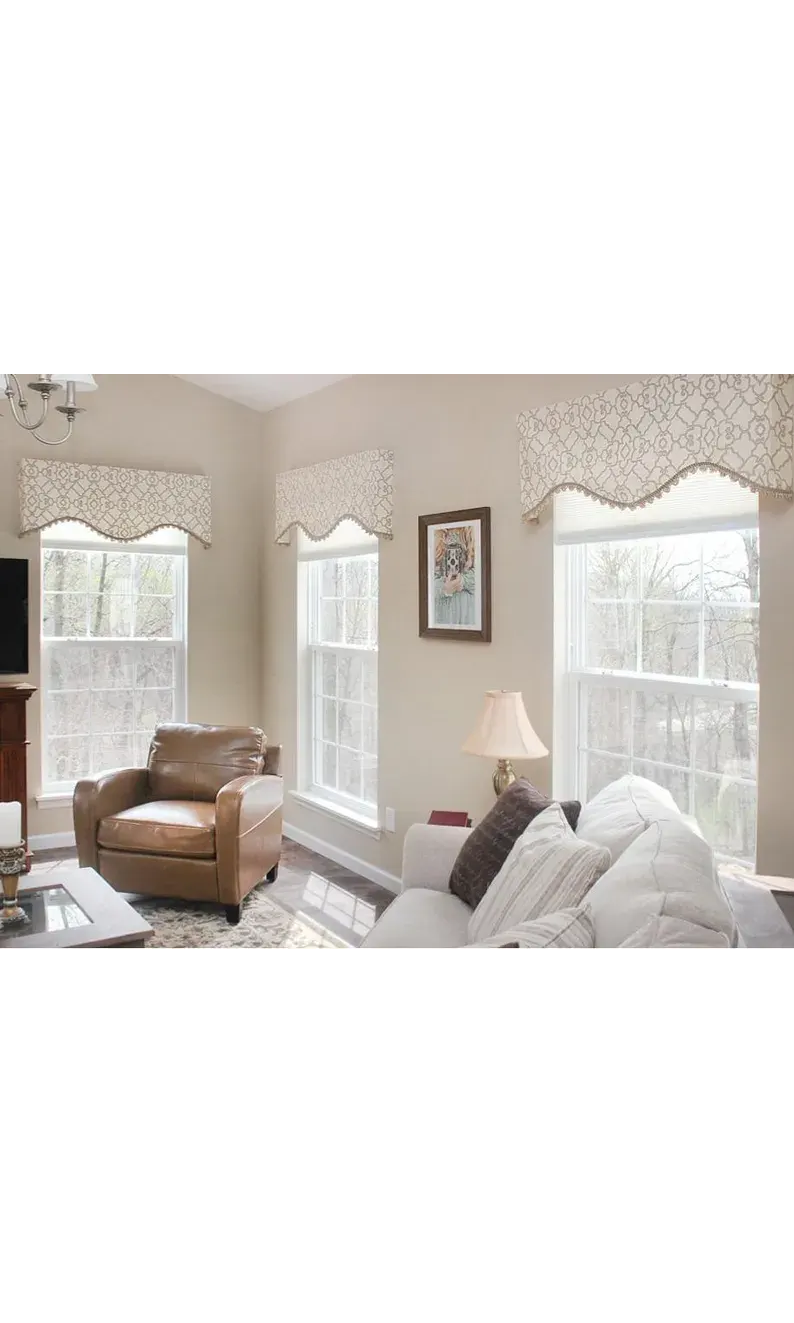 Made to measure board mounted scalloped valance