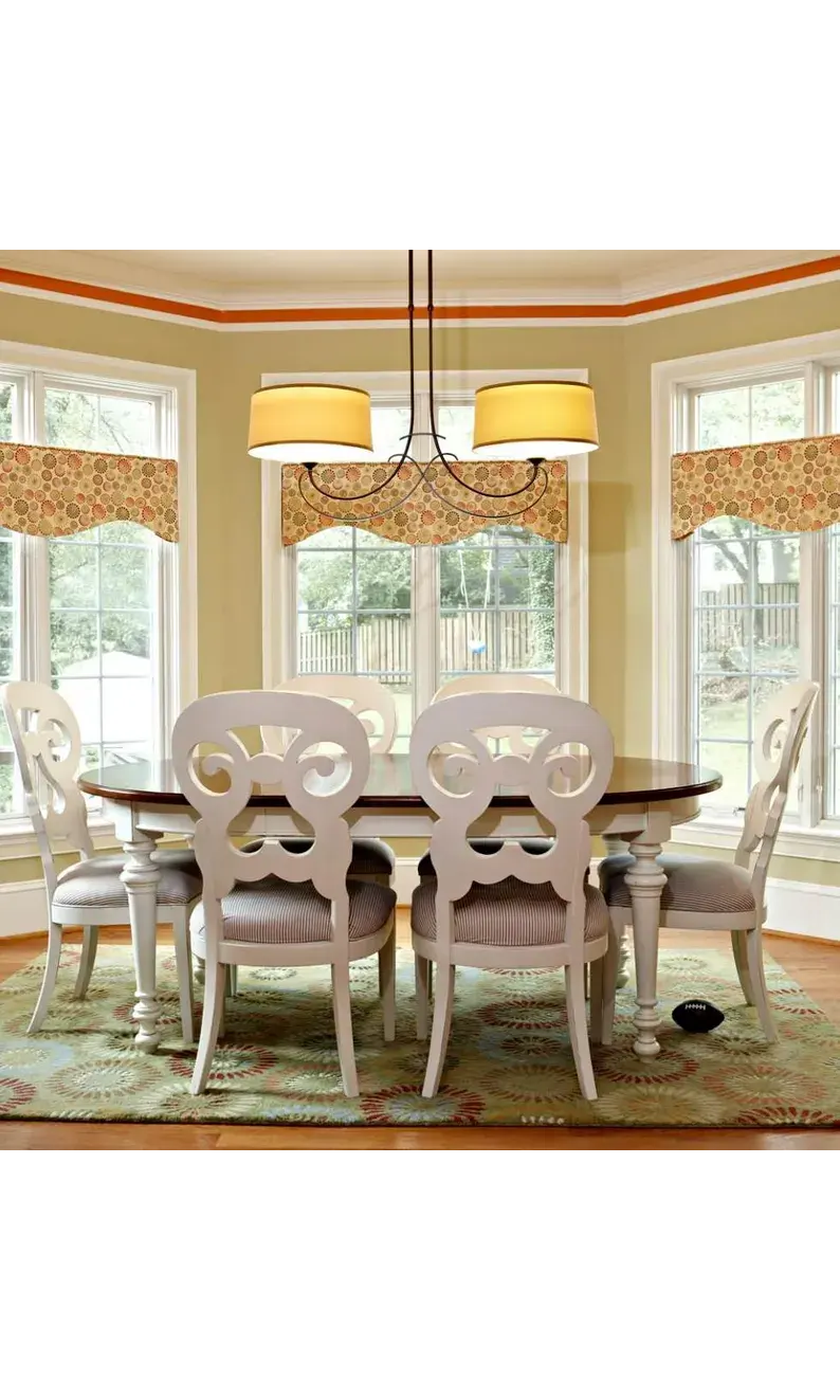 Board Mounted Scalloped Window Valance