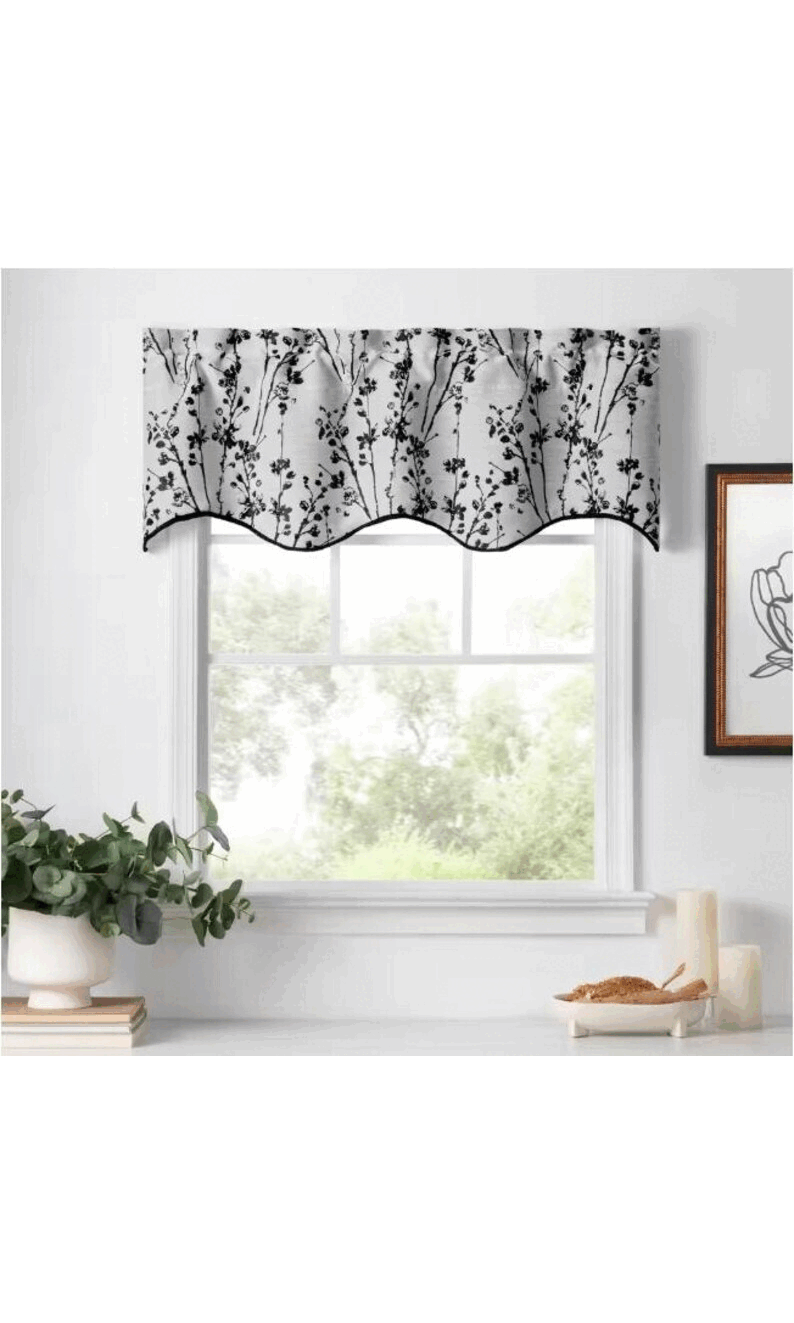 Pole Mounted Scalloped Window Valance