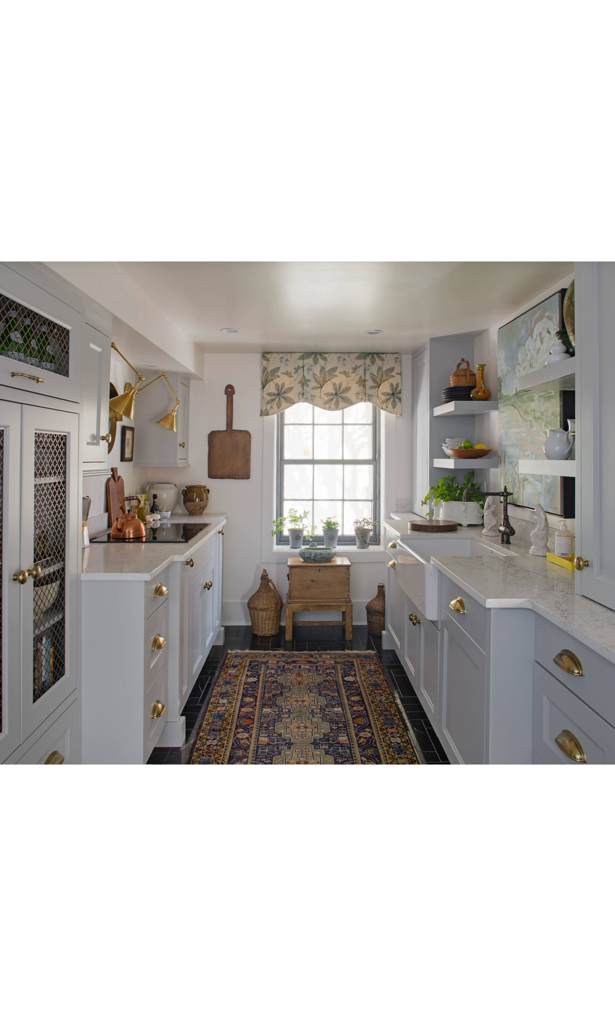 Scalloped curved window cornice